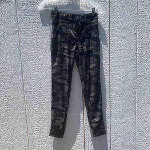 Rue21 green and black camo thin joggers with pockets size small